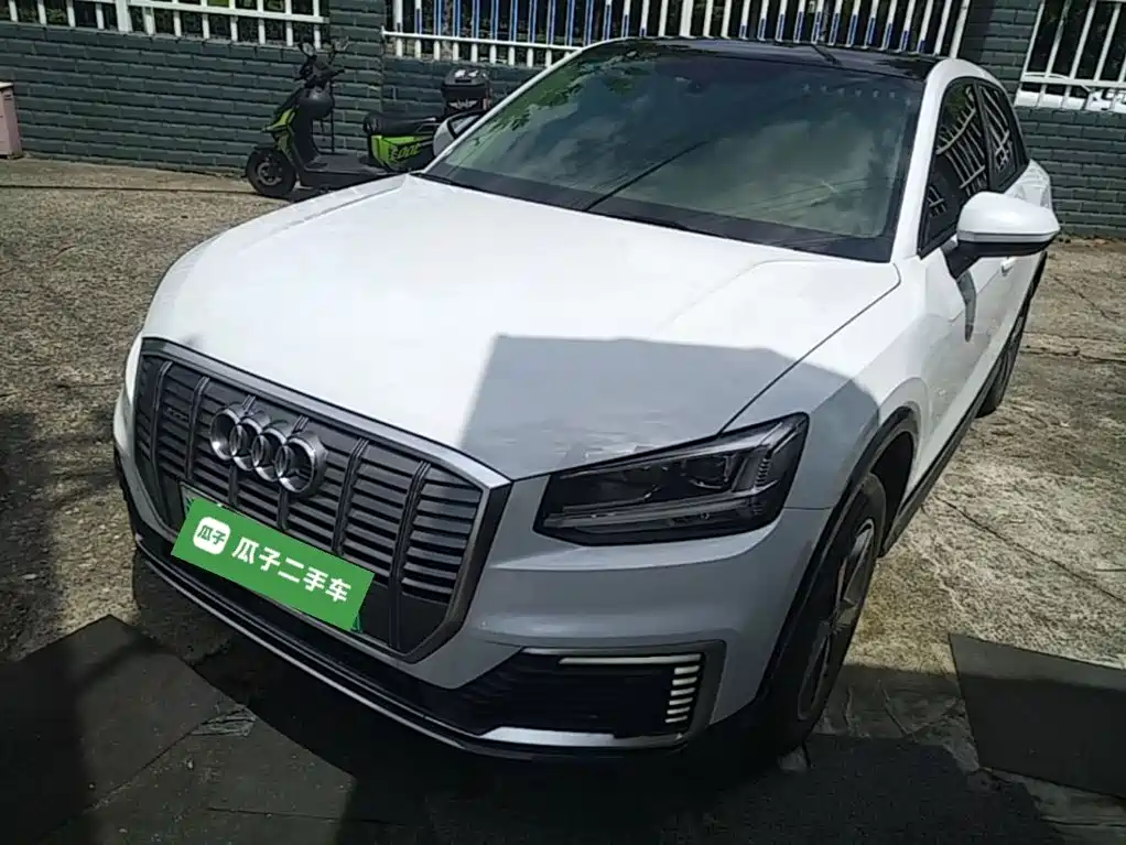 Audi Q2L E-tron