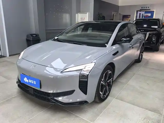 2024 Hongqi EH7