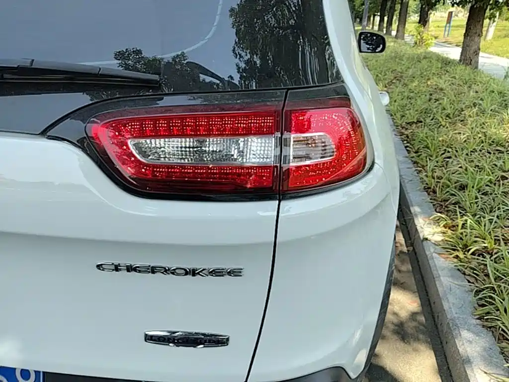 Jeep Cherokee — миниатюра 8