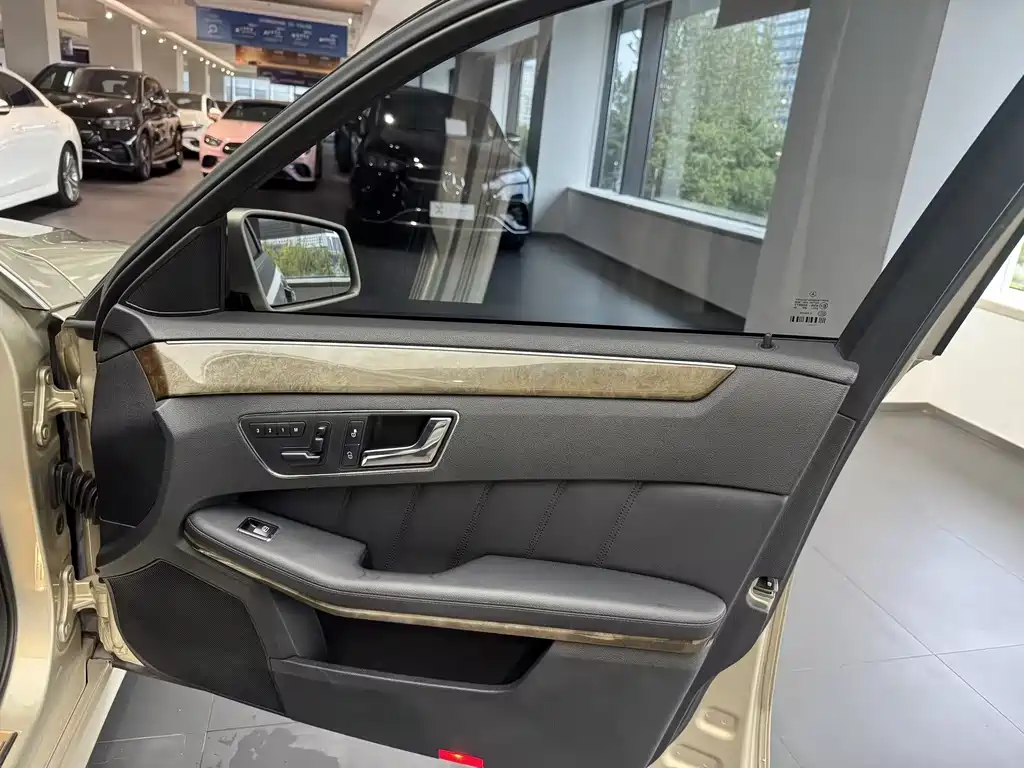 Mercedes-Benz E-Class (Import) — миниатюра 6