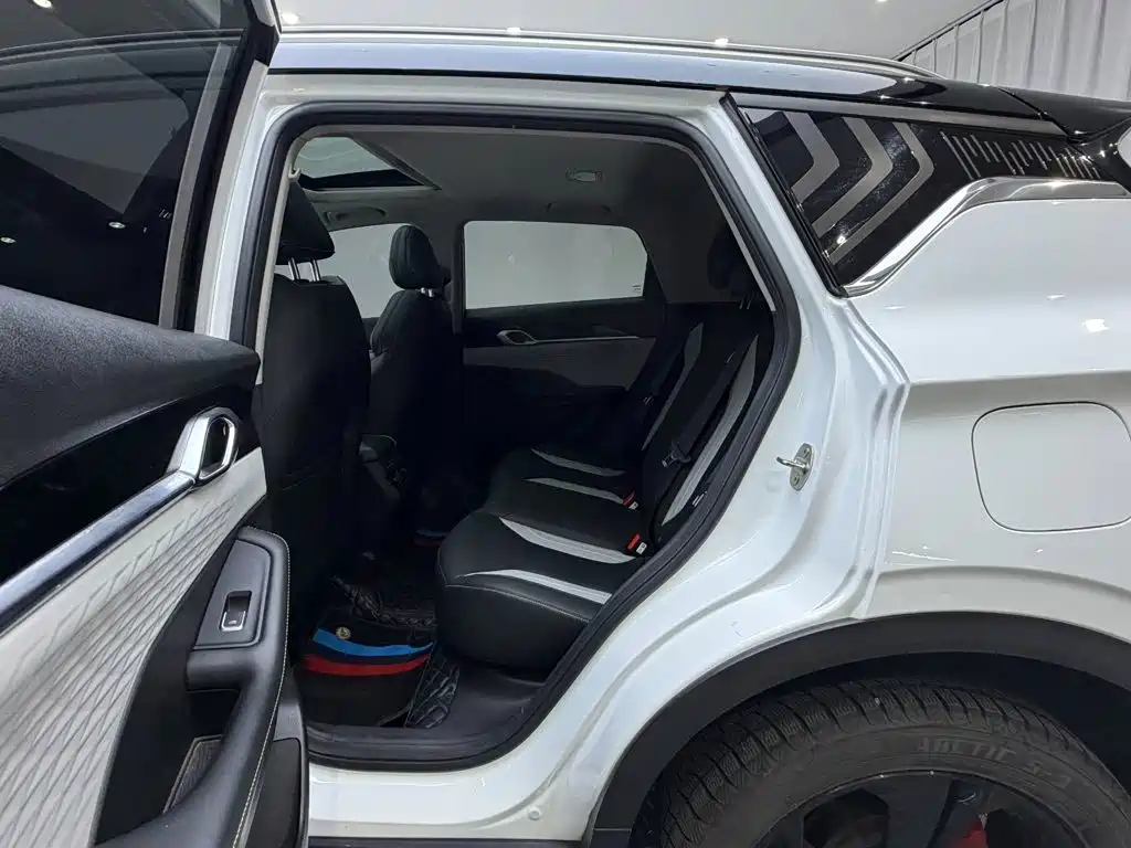 Geely Binyue — миниатюра 11