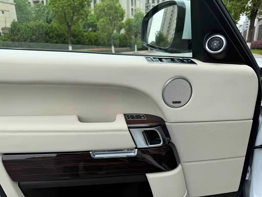 Land Rover Range Rover 2013 NA 5.0 V8 Vogue SE