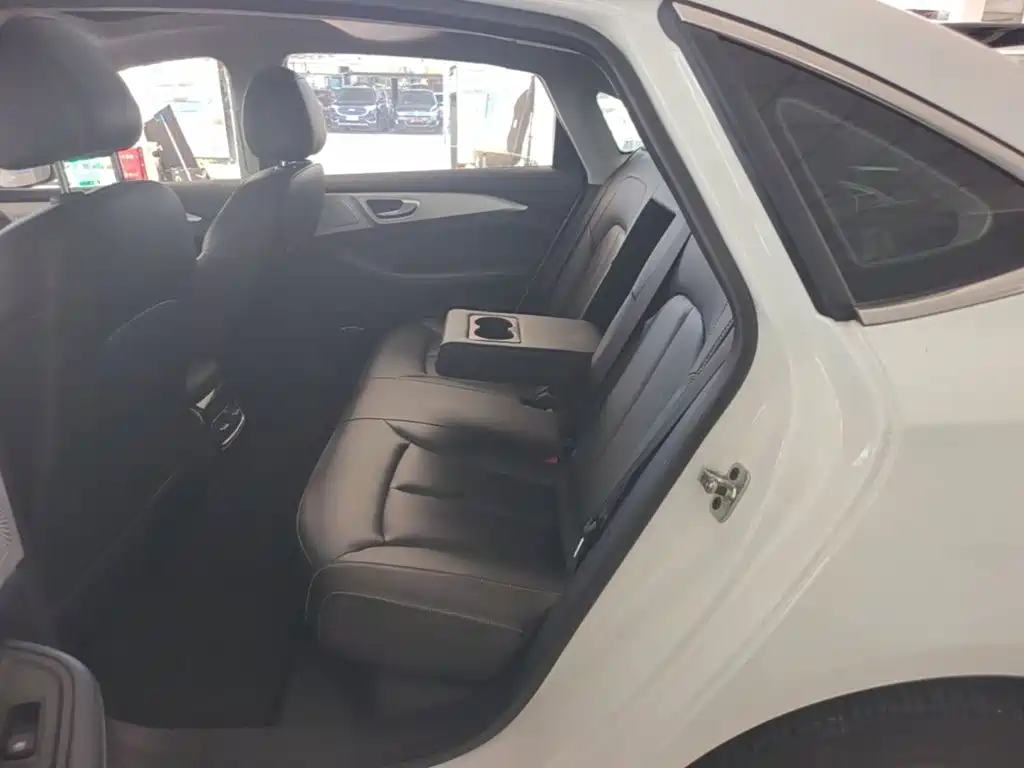 Roewe i6 MAX New Energy — миниатюра 17