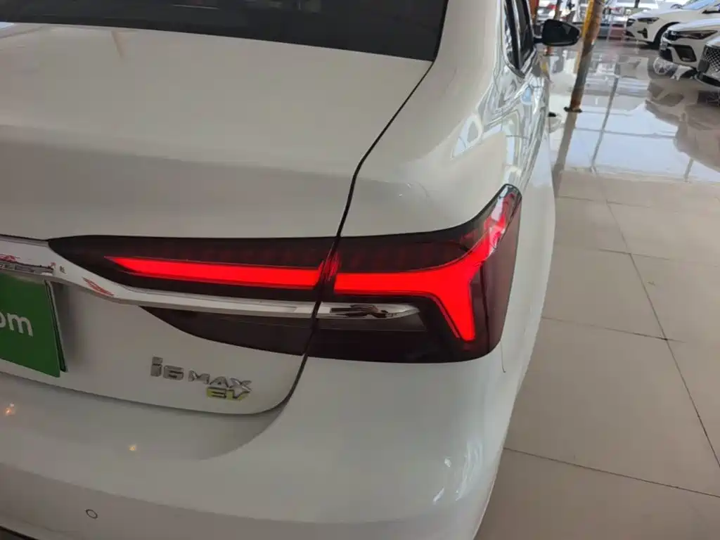 Roewe i6 MAX New Energy — миниатюра 8