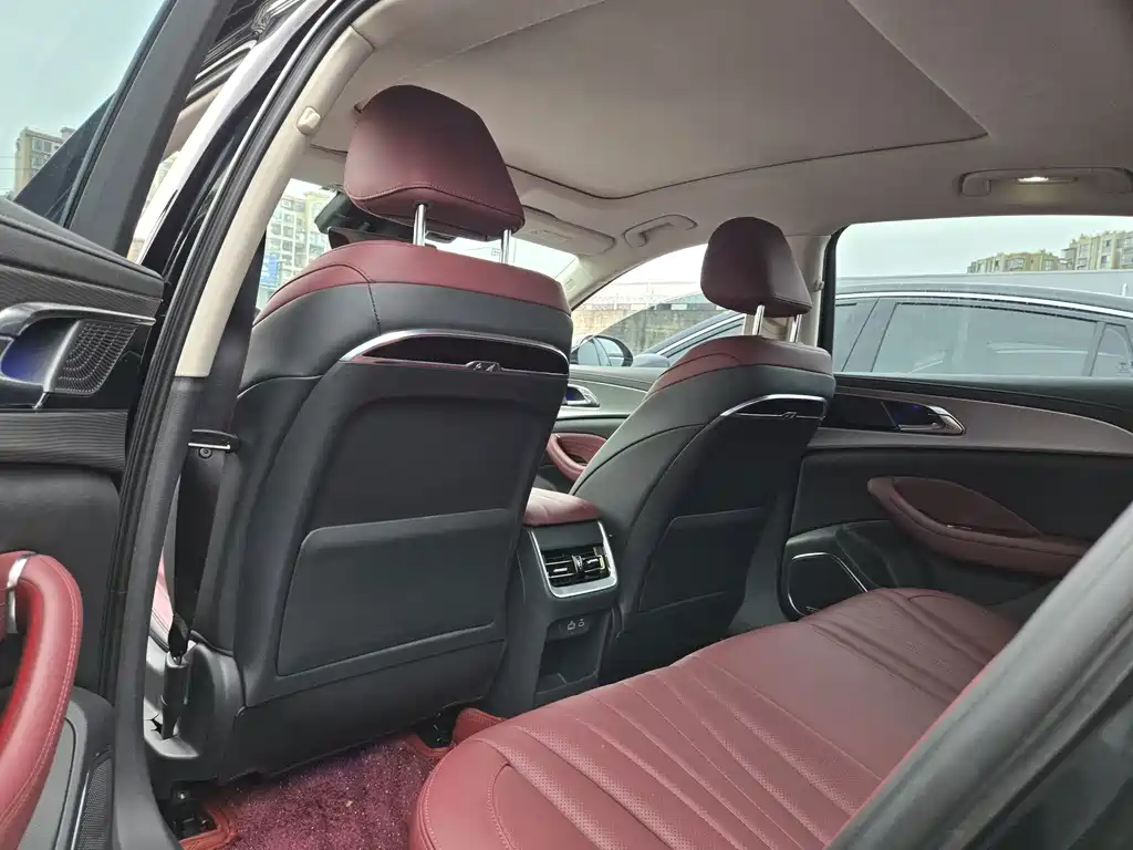 Hongqi Hongqi H5 — миниатюра 6