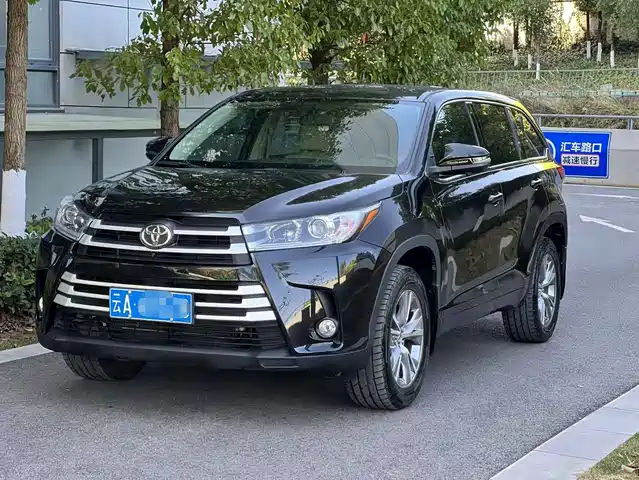 TOYOTA HIGHLANDER