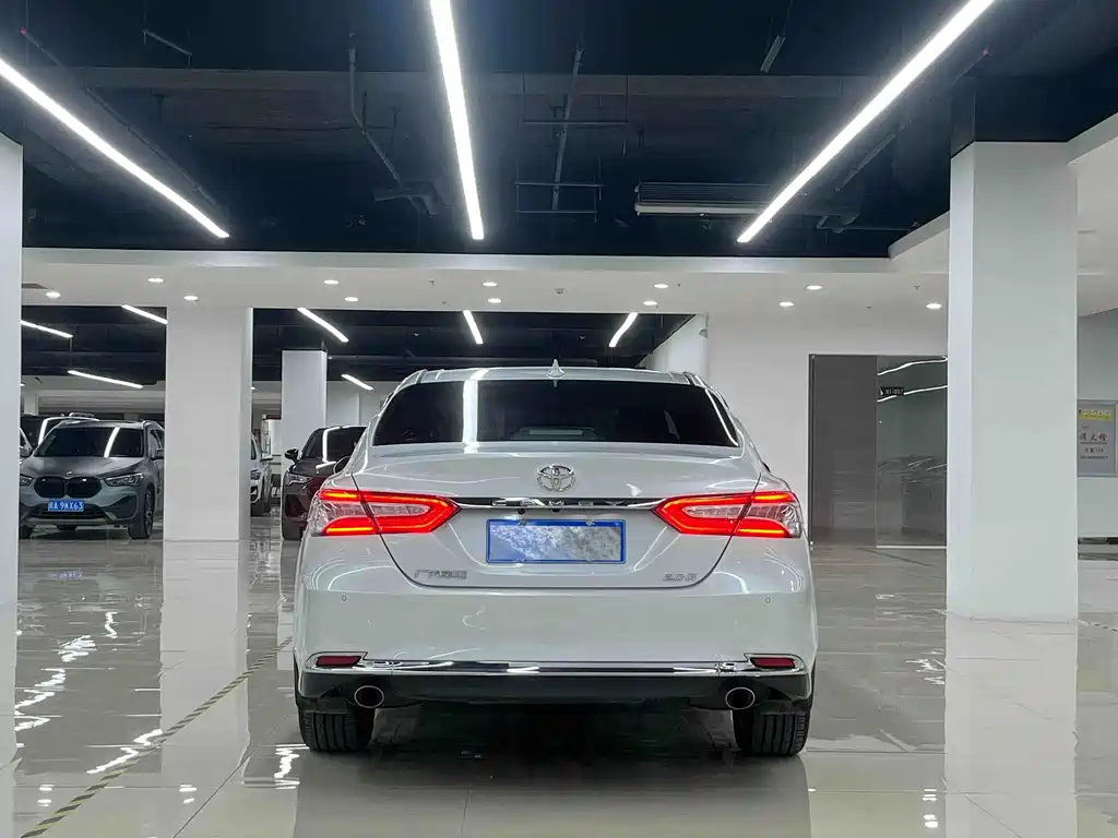 Toyota Camry — миниатюра 4