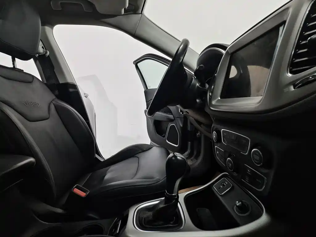 Jeep Compass — миниатюра 15