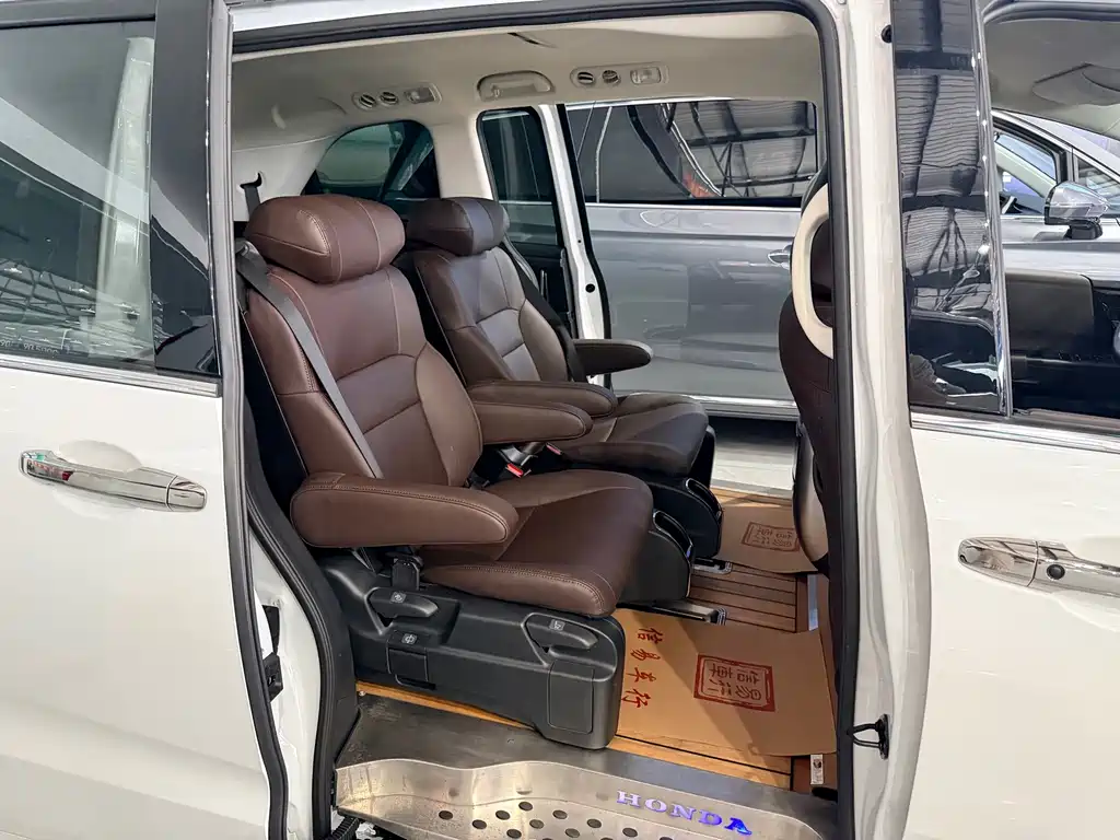 Honda Odyssey 2.0L Sharp Comfort Enjoy Edition, фото 16