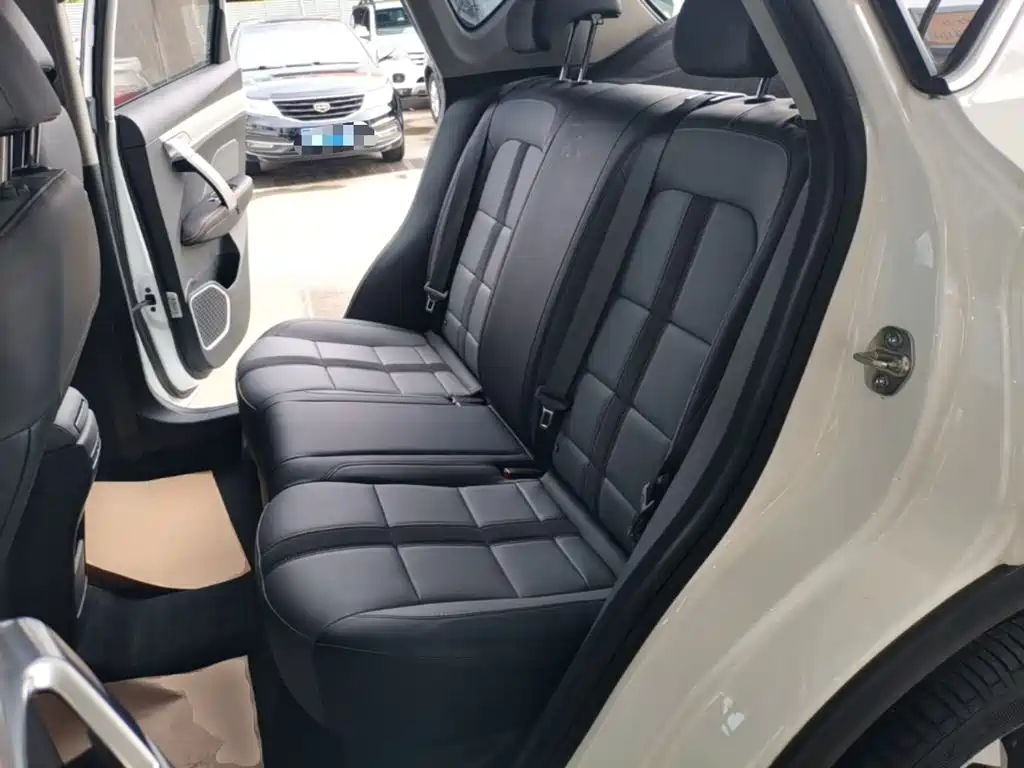 Geely Binyue — миниатюра 17