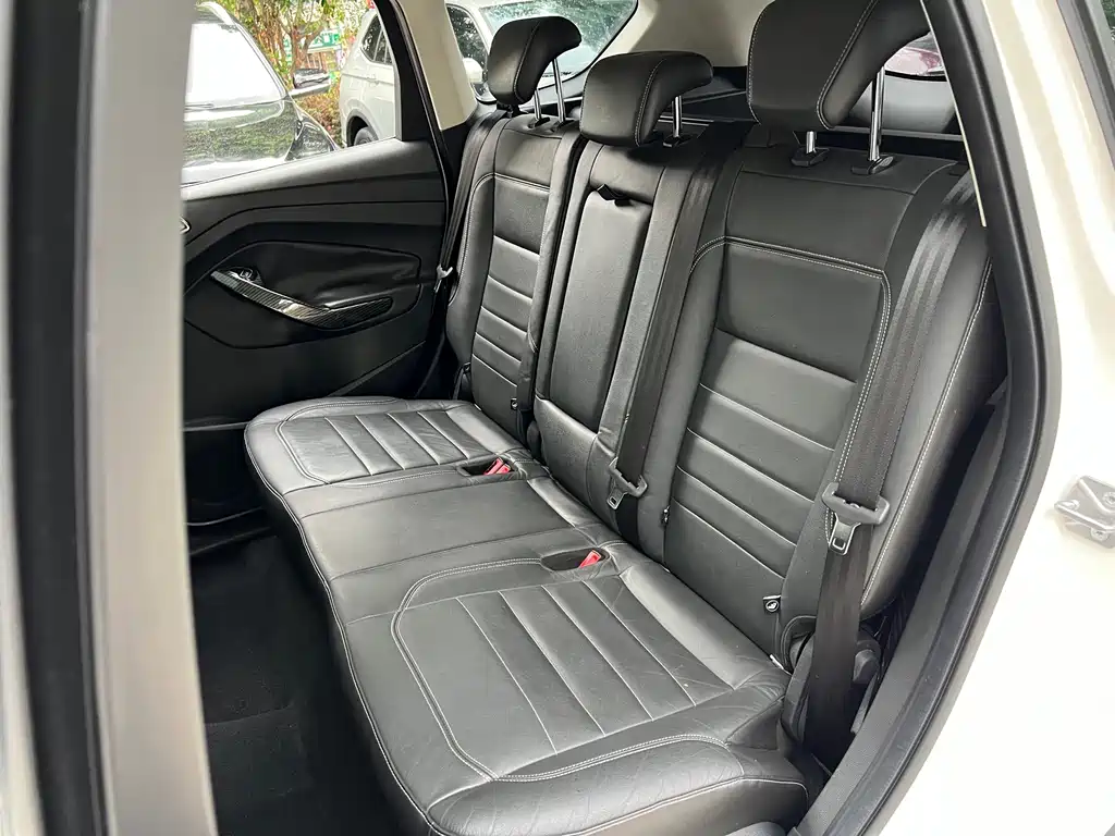 Ford Kuga — миниатюра 9
