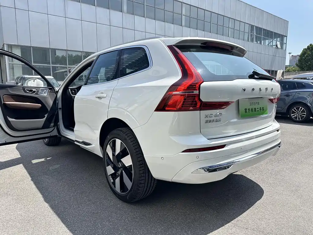 VOLVO XC60 PLUG IN HYBRID