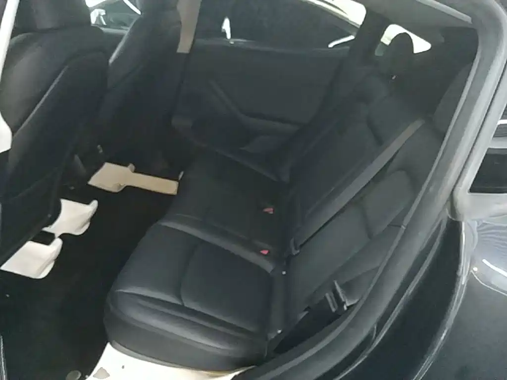Tesla Model Y — миниатюра 17