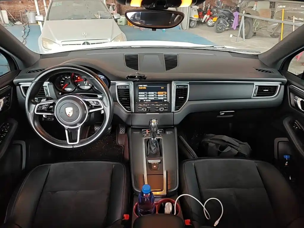 Porsche Macan — миниатюра 10