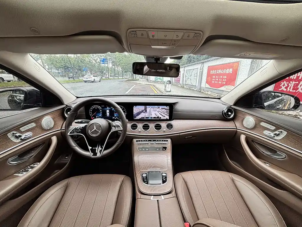 Mercedes-Benz E-Class — миниатюра 4