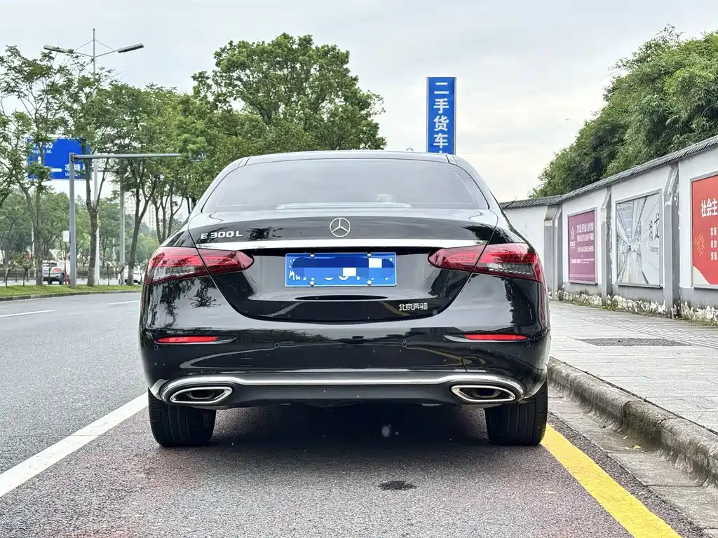Mercedes-Benz E-Class — миниатюра 12
