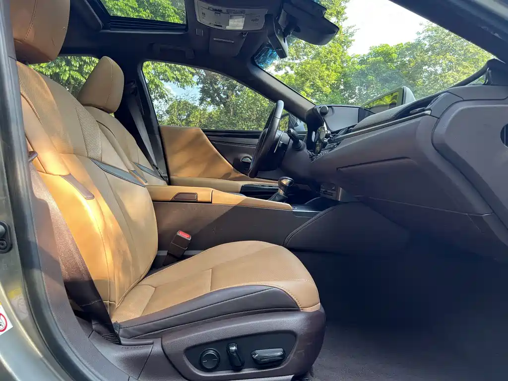 Lexus ES — миниатюра 10