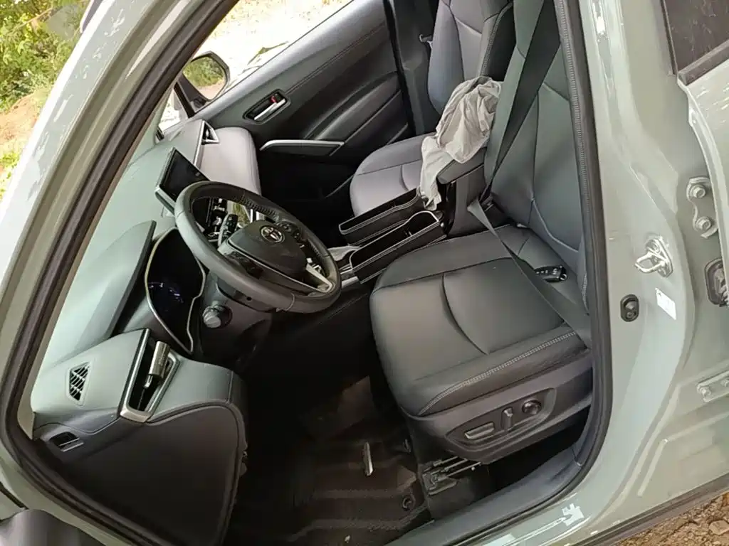 Toyota Corolla Cross — миниатюра 15