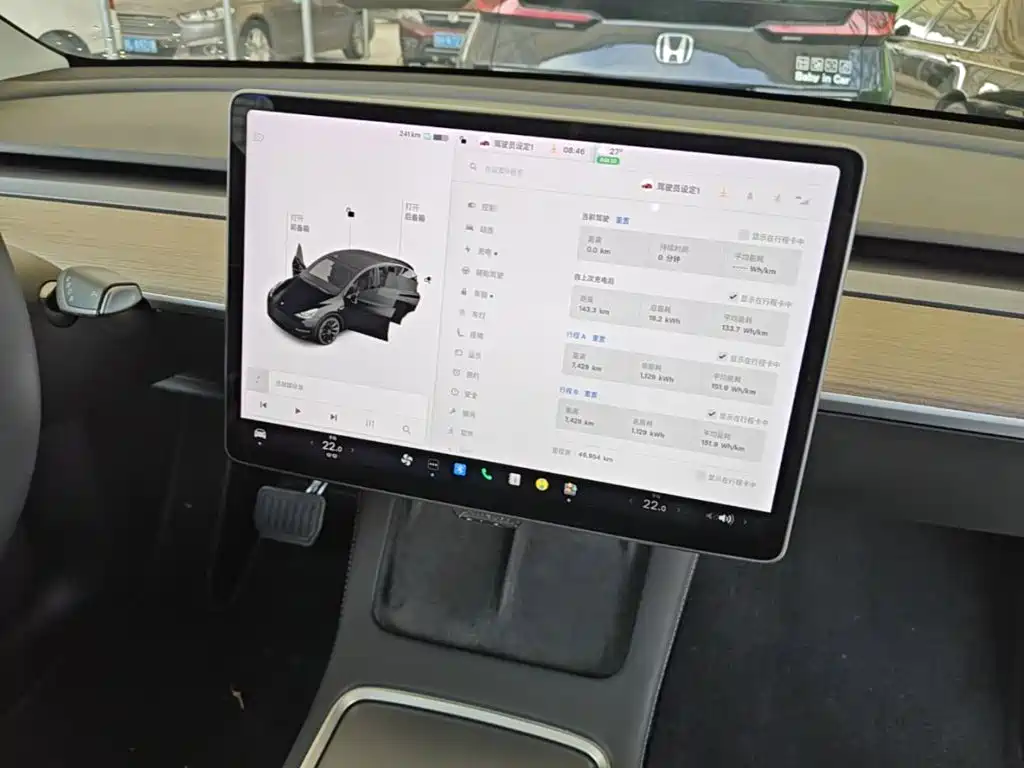 Tesla Model Y — миниатюра 13