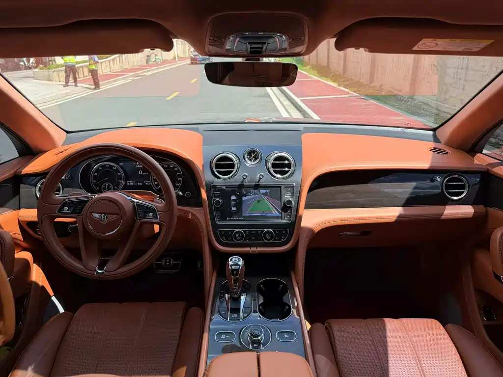 Bentley Bentayga — миниатюра 9