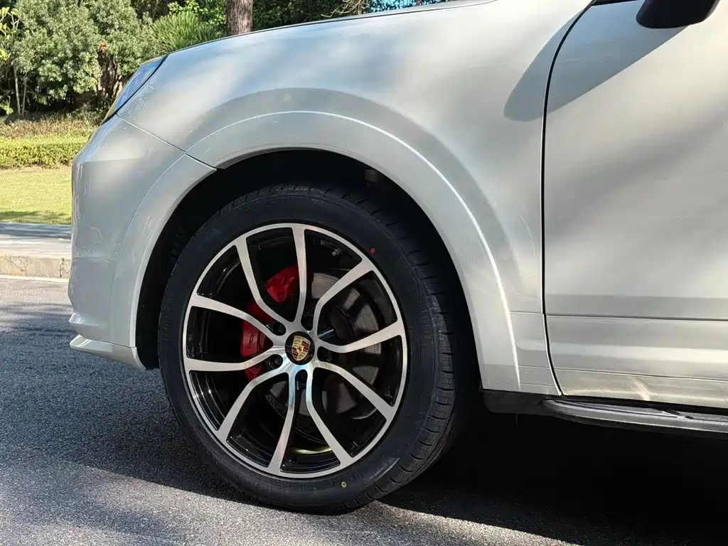 Porsche Cayenne — миниатюра 8