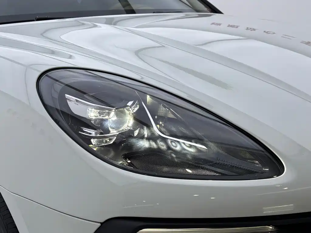 Porsche Macan — миниатюра 4
