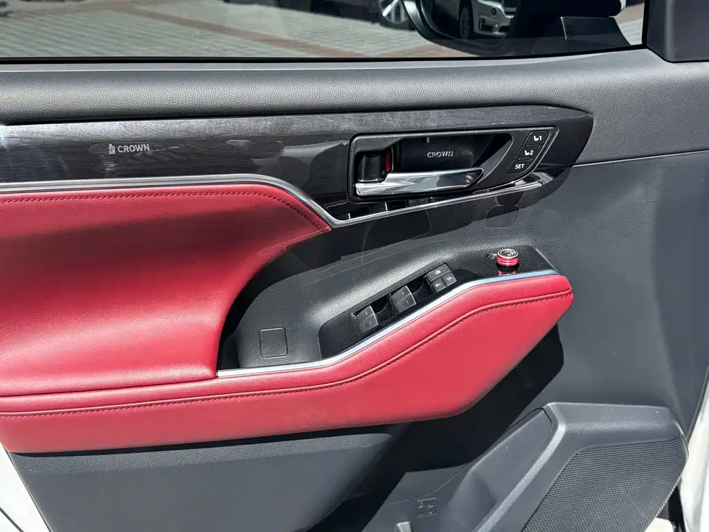Toyota Crown Kluger — миниатюра 7