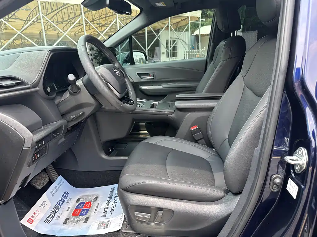 Toyota Sienna — миниатюра 5