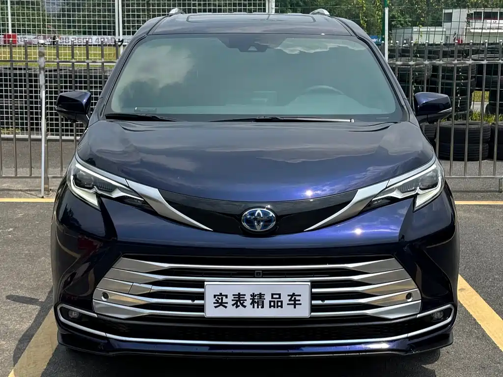Toyota Sienna — миниатюра 2