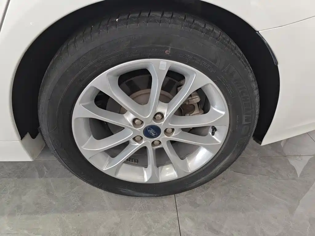Ford Mondeo — миниатюра 7