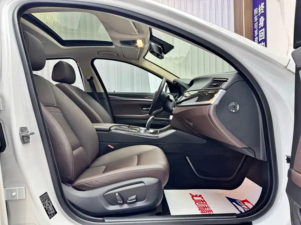BMW 5 Series — миниатюра 16