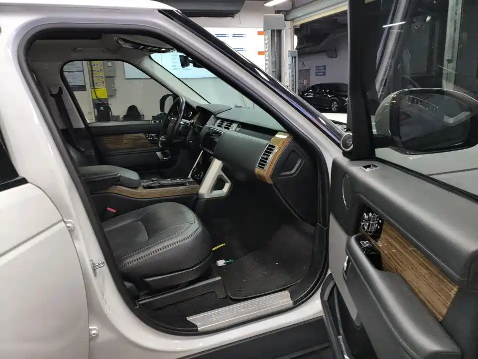 Land Rover Range Rover — миниатюра 8
