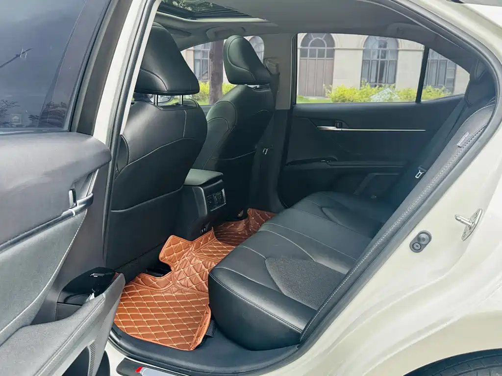 Toyota Camry — миниатюра 14
