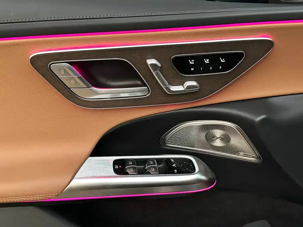 Mercedes-Benz E-Class — миниатюра 5