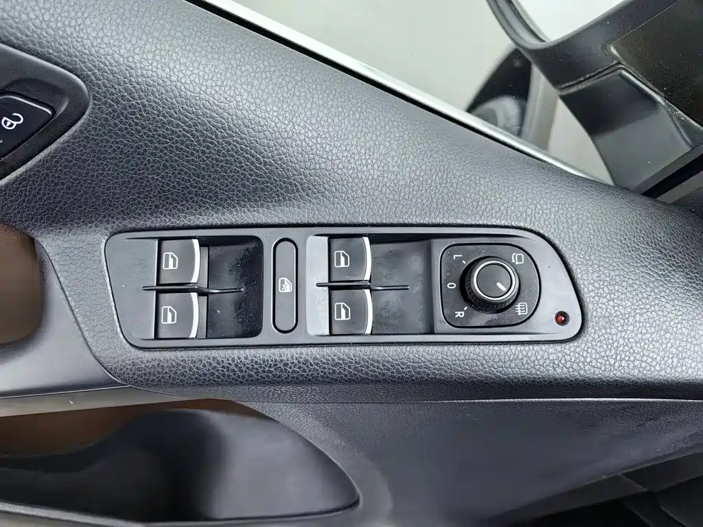 Volkswagen Tiguan — миниатюра 9