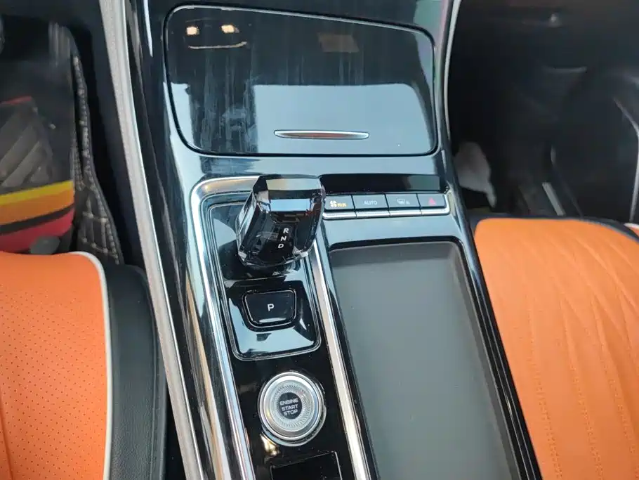 Geely Boyue L — миниатюра 16