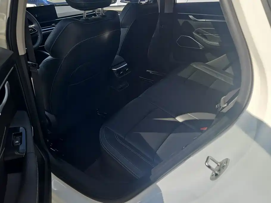 Geely Emgrand — миниатюра 11