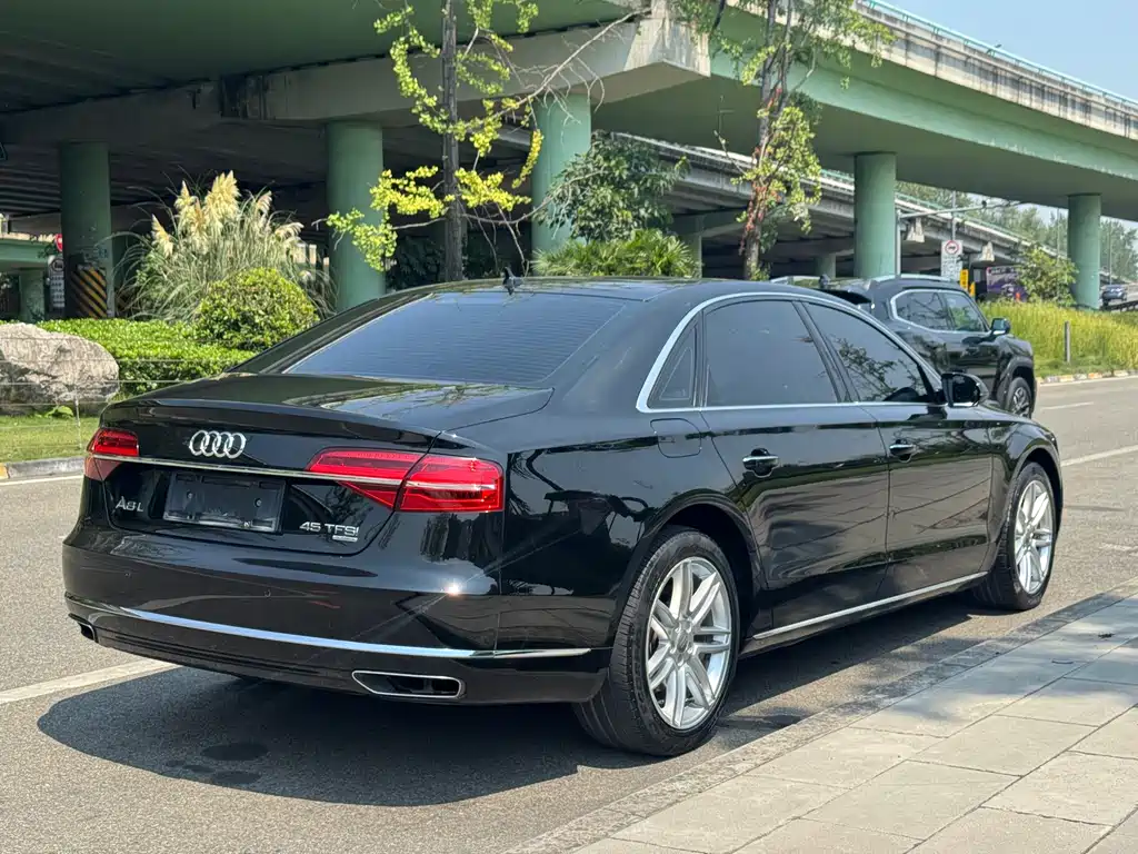 Audi A8 — миниатюра 4