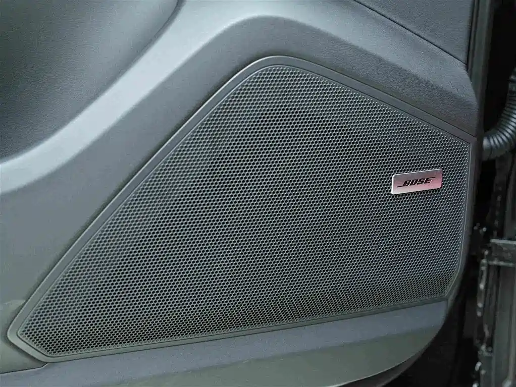 Porsche Cayenne — миниатюра 16