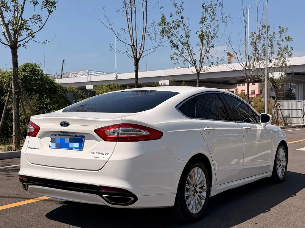 Ford Mondeo — миниатюра 6