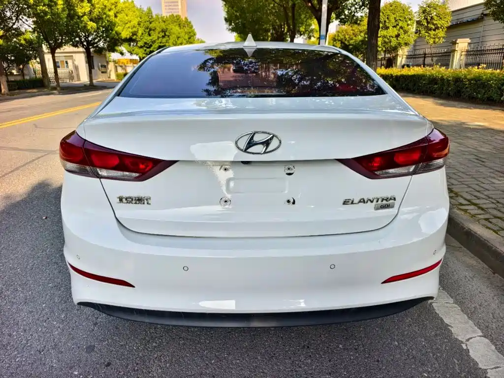 Hyundai Elantra — миниатюра 8