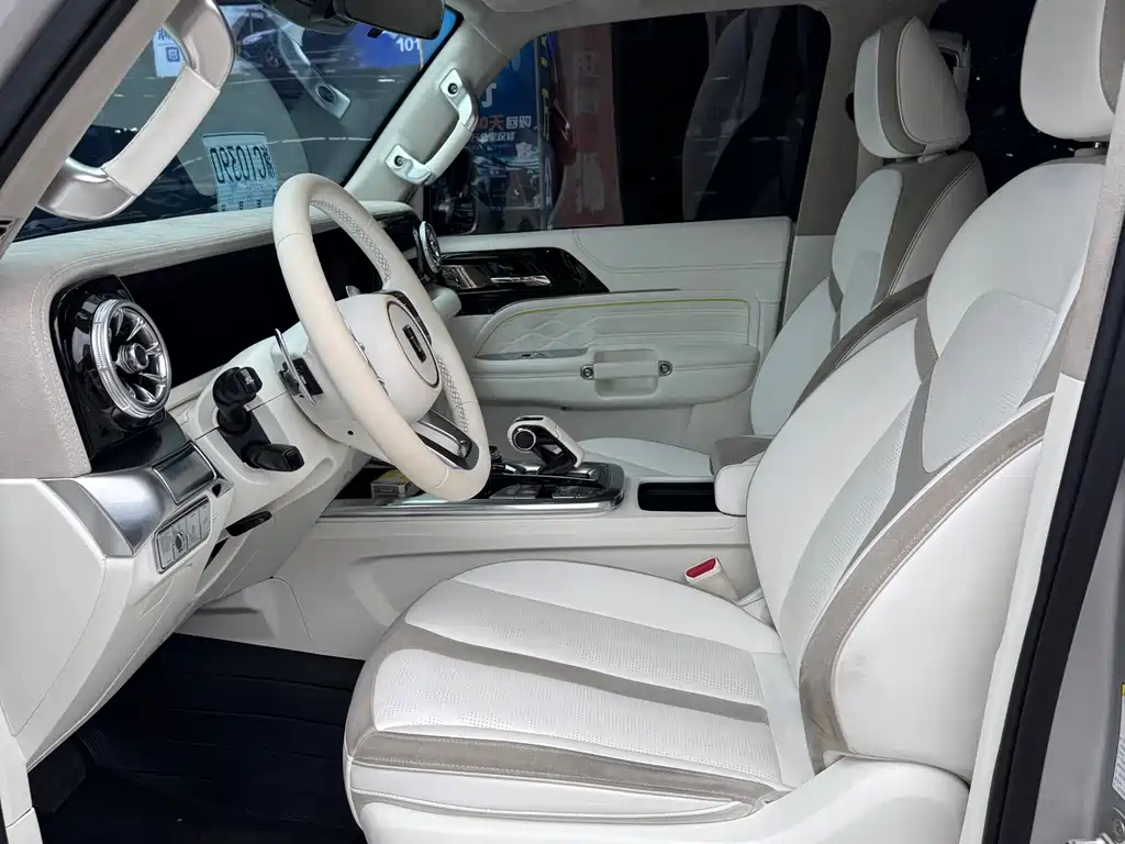 TANK CO CREATION TANK 300