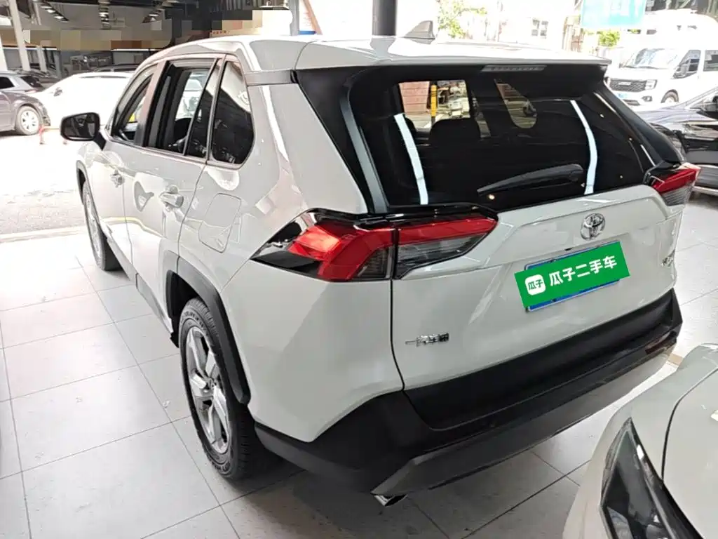 Toyota RAV4 — миниатюра 5