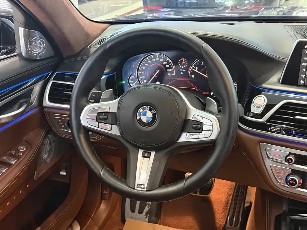 BMW 7 Series — миниатюра 5