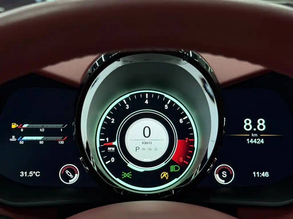 Aston Martin V8 Vantage — миниатюра 12