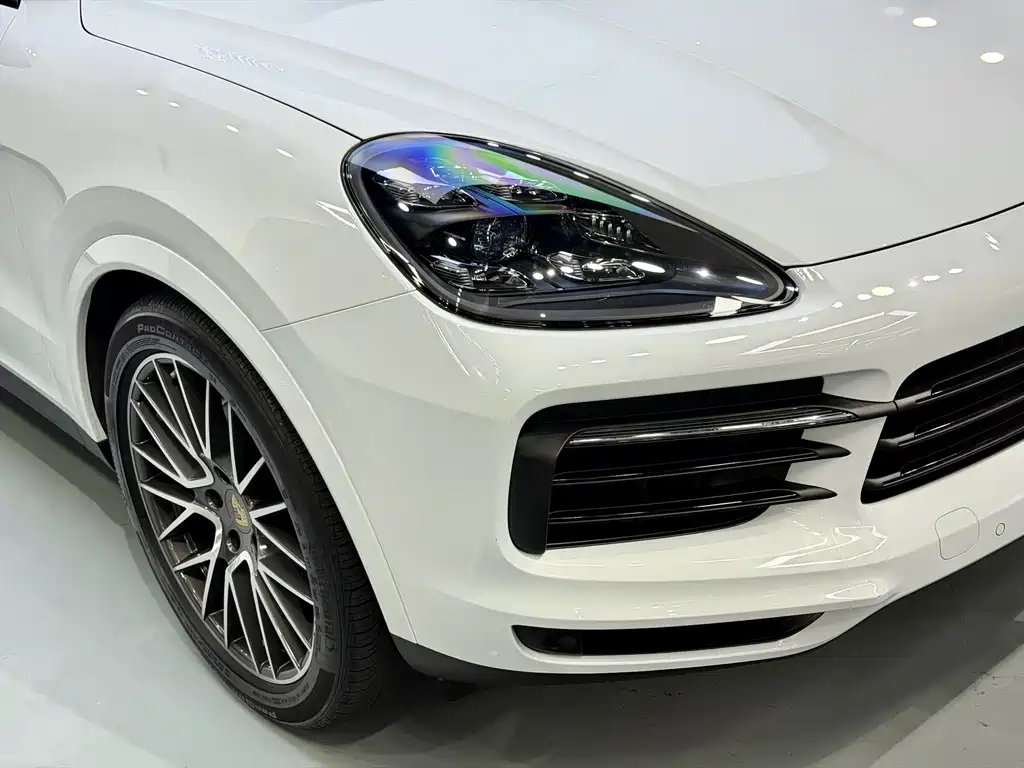 Porsche Cayenne — миниатюра 10