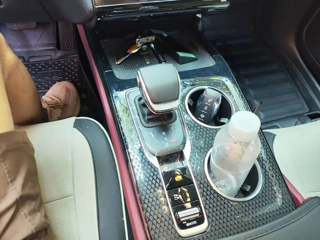 Hongqi Hongqi HS3 PHEV — миниатюра 14
