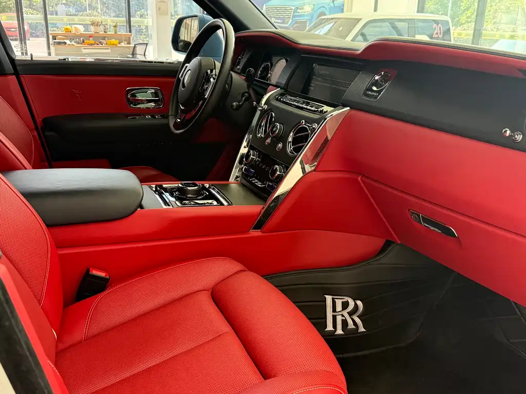 Rolls-Royce Cullinan — миниатюра 16