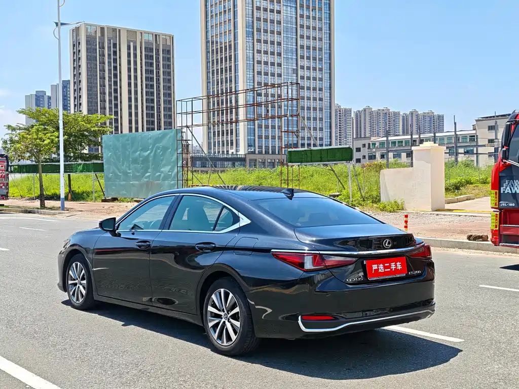 Lexus ES — миниатюра 10