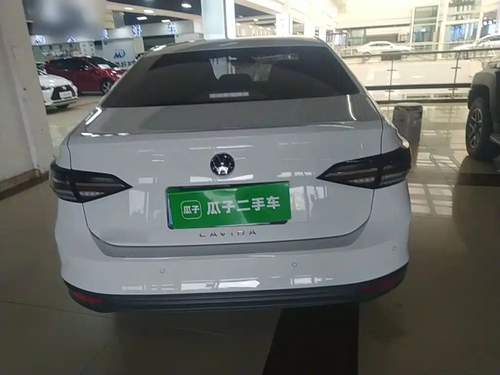 Volkswagen Lavida — миниатюра 6